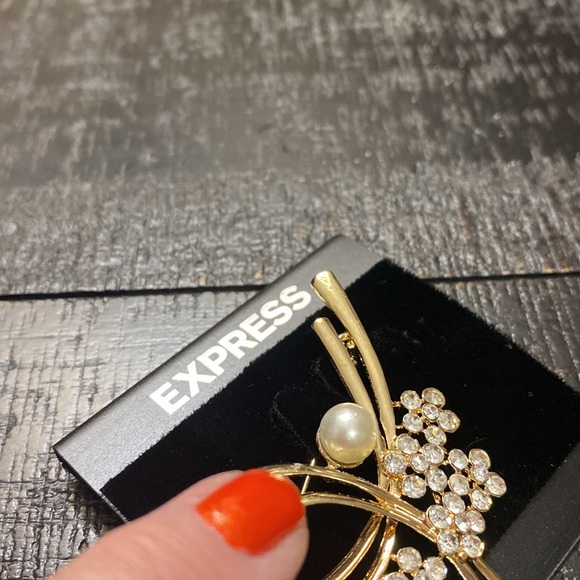 NWOT Express Gold Tone Faux Pearls Crystals Brooch! - Picture 5 of 5